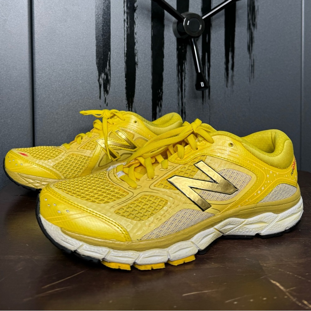 New Balance 860v6 Run Disney 2016 Minnie Mouse Yellow Shoes - Picture 2 of 13